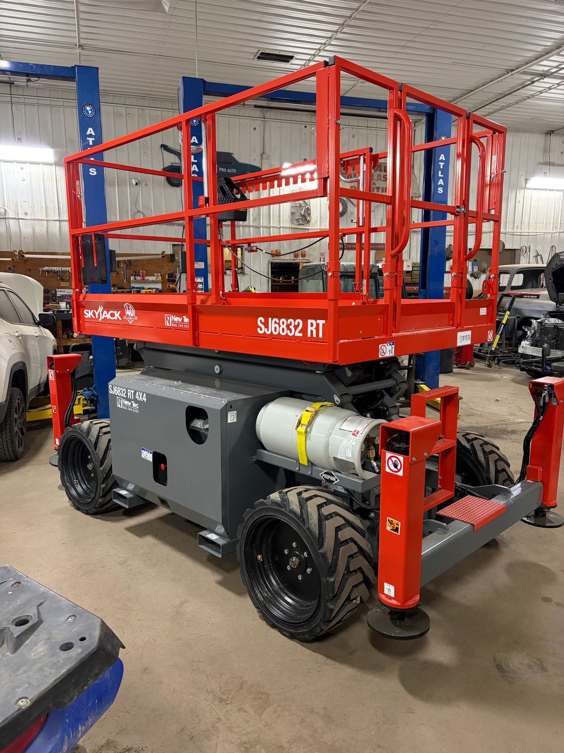Gooseneck trailer hauling equipment